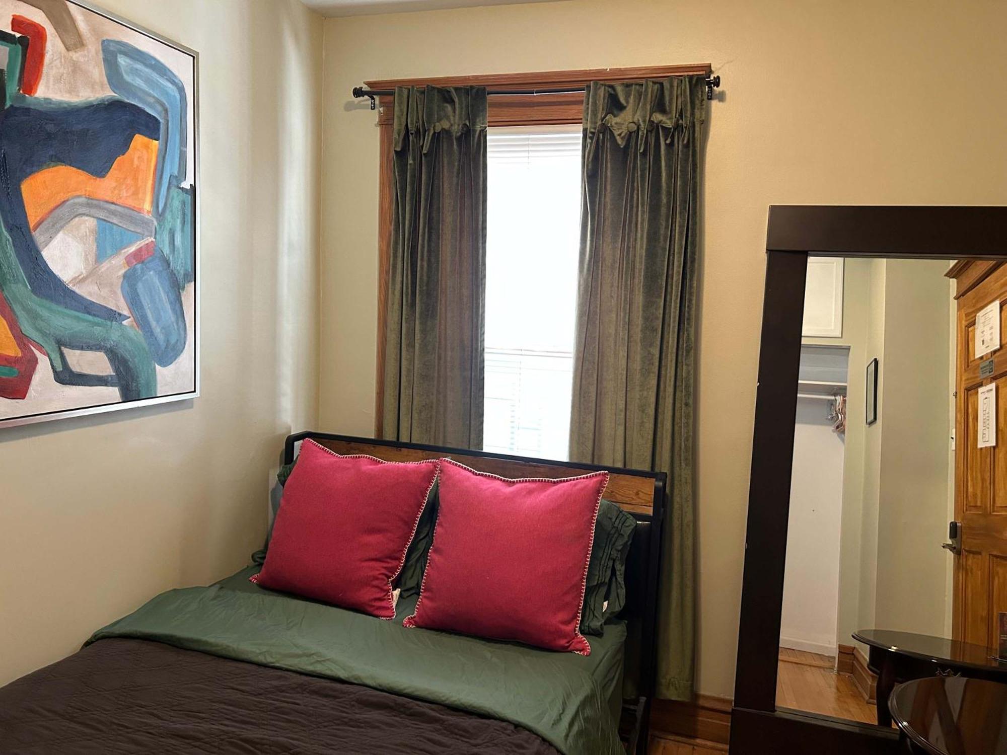 Green Room In Dorothys Bnb Chicago Exterior photo