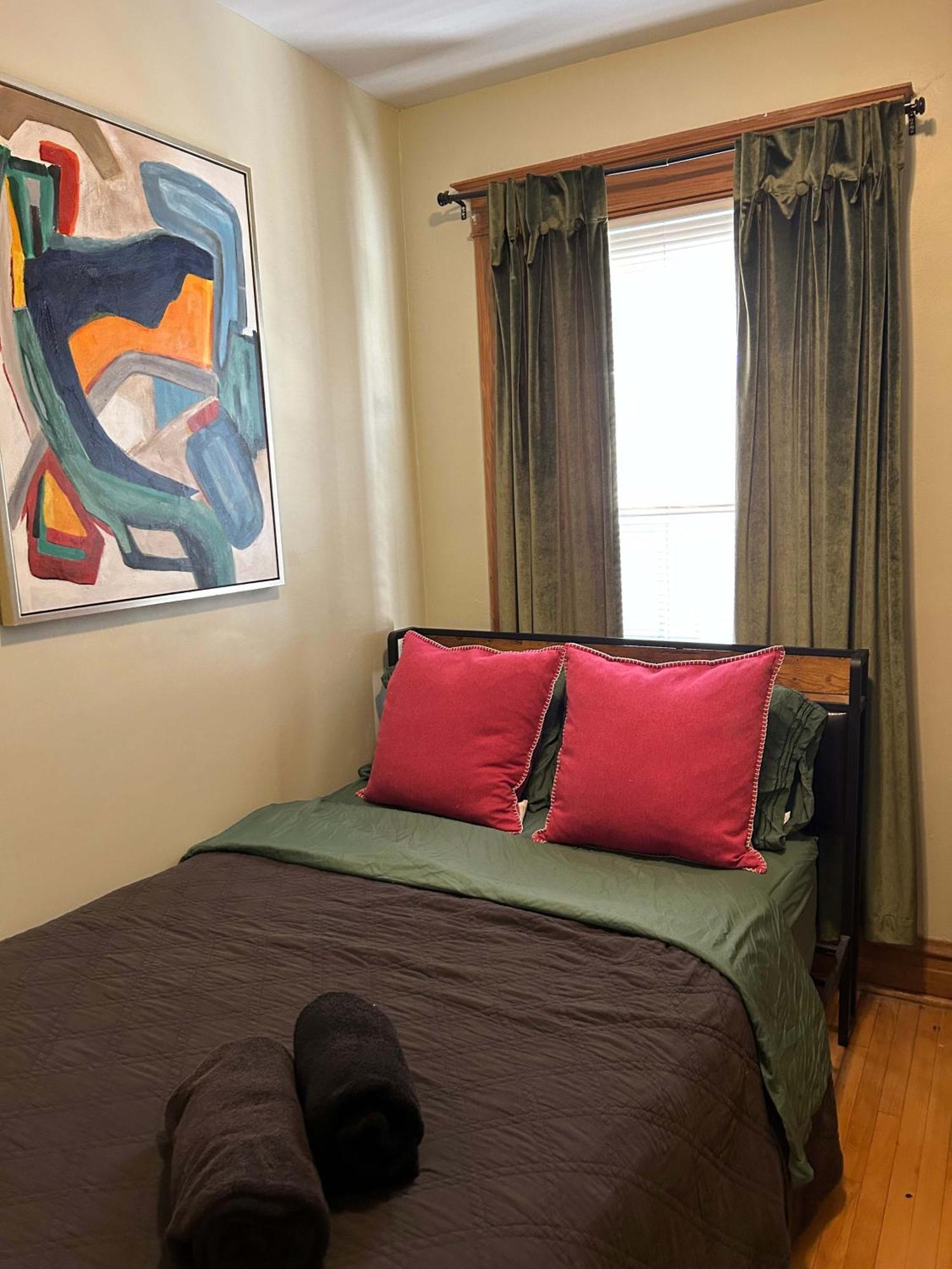 Green Room In Dorothys Bnb Chicago Exterior photo
